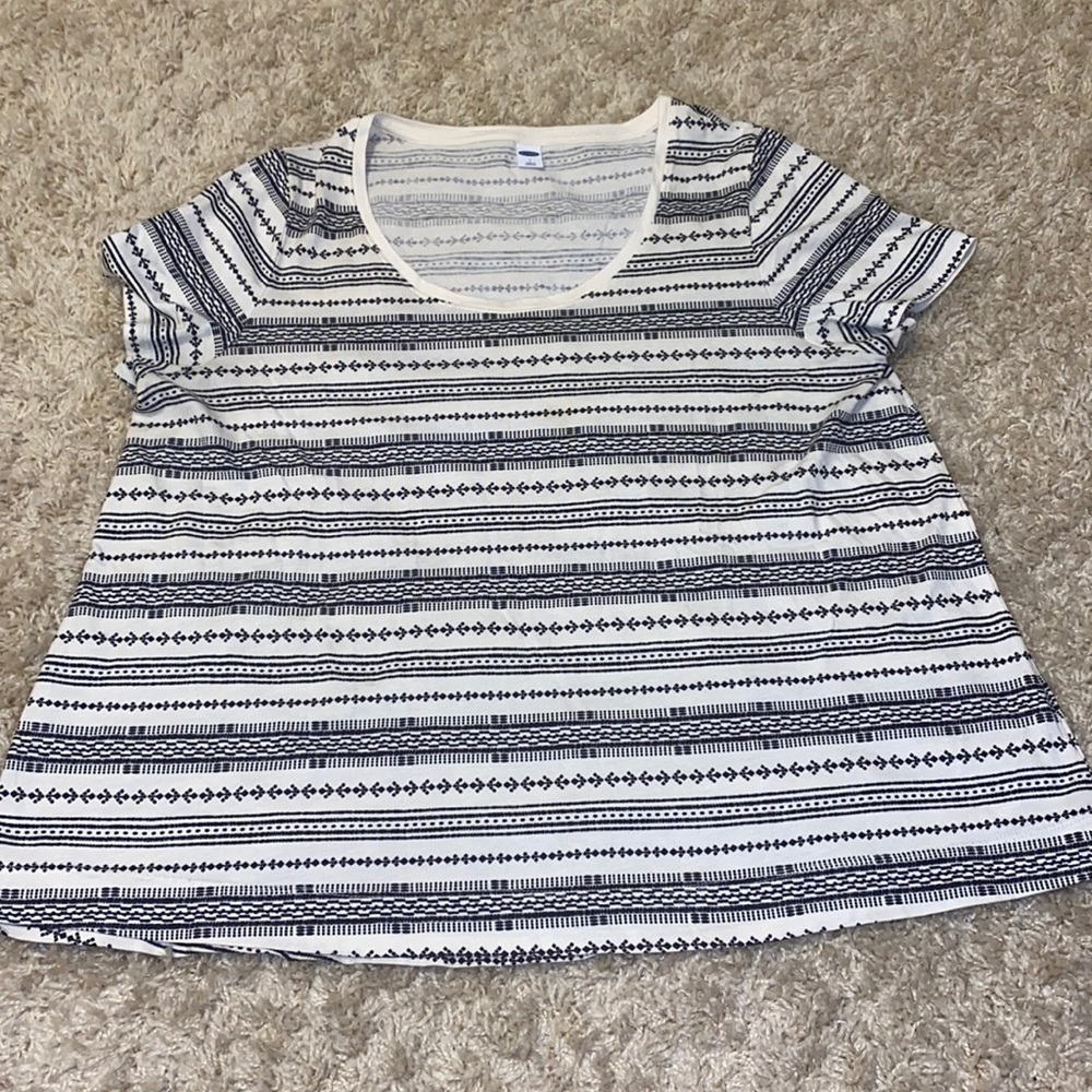 Old Navy tshirt